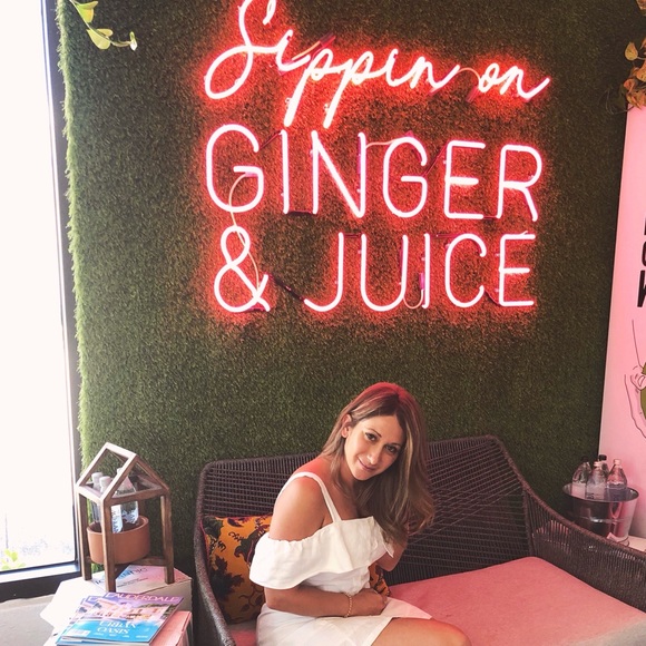 Meet your seller! 😳😜😊 - Picture 4 of 8